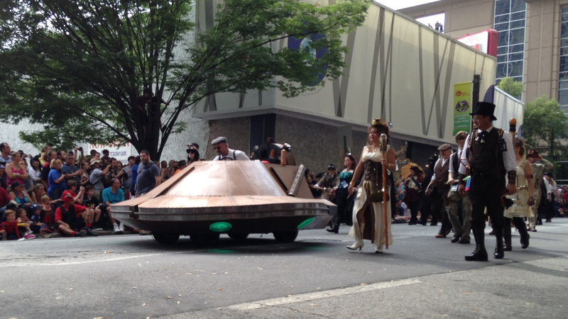 Illustration for article titled Vehicles Of The 2013 DragonCon Parade - Photo Dump
